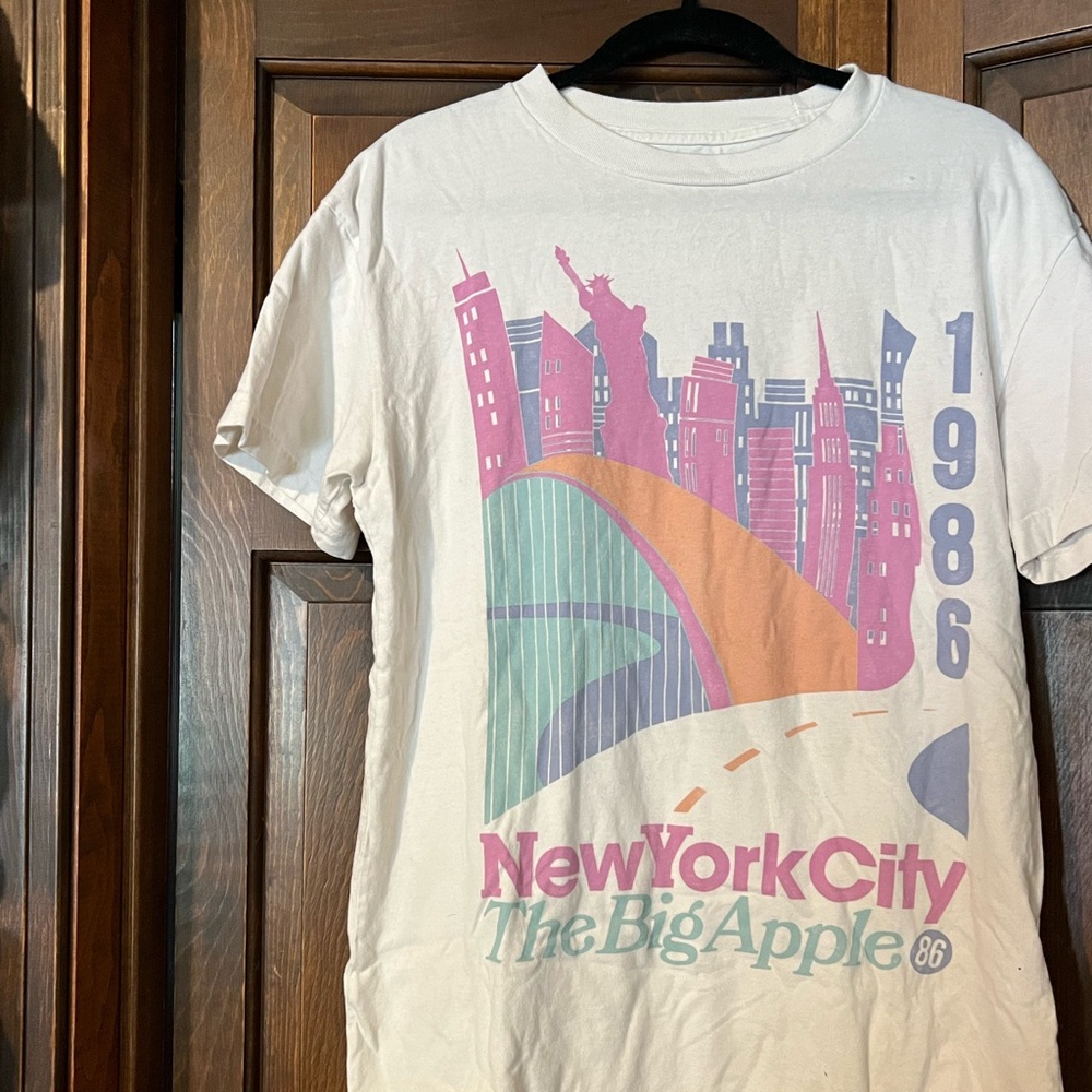 Womens gently used abercrombie and fitch t-shirt.